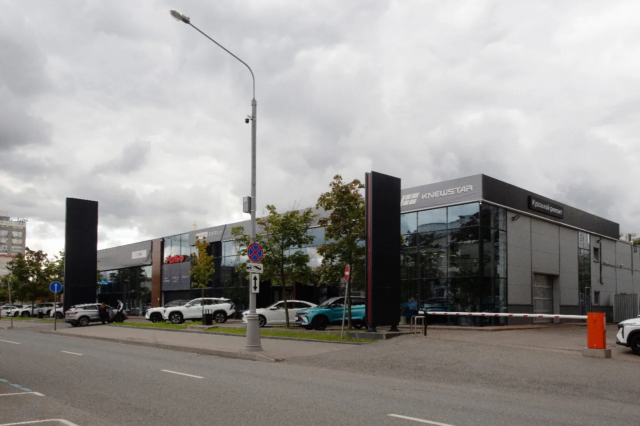 Фотография дилерского центра.