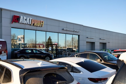 Фотография дилерского центра.